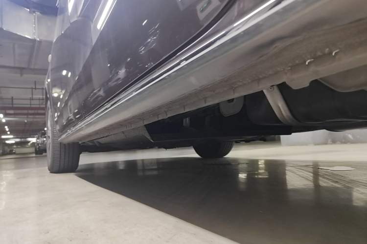 Used Buick GL8 2023 Land Executive Class Deluxe Model Left Side Sill