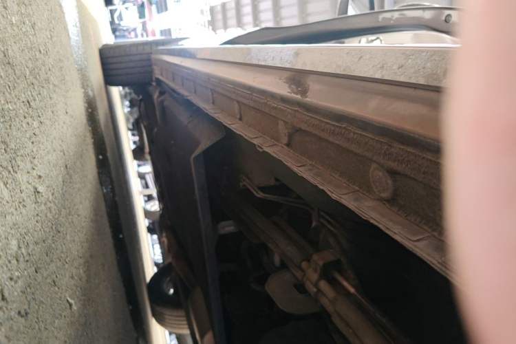 Used Buick GL8 2023 Land Executive Class Comfort Model Left Side Sill