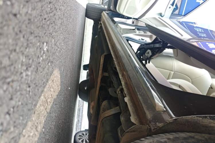 Used Buick GL8 2023 Land Executive Class Comfort Model Left Side Sill