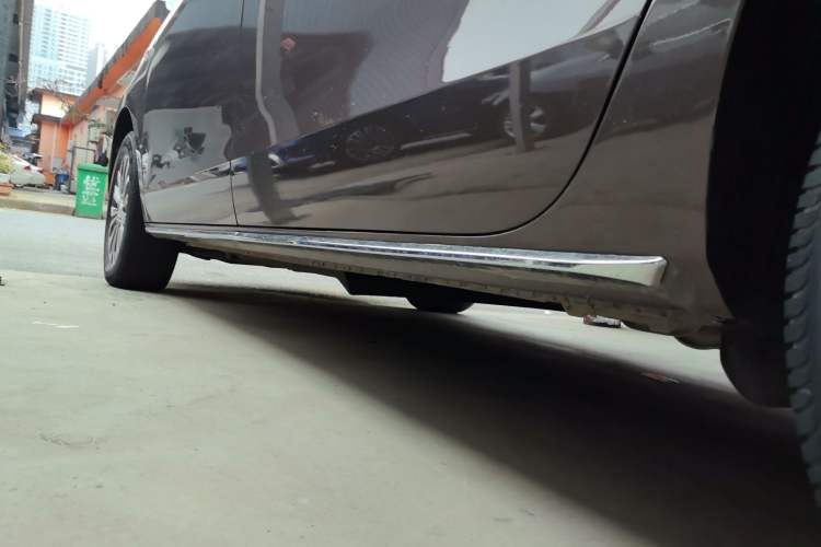 Used Buick GL8 2023 Facelifted Land Cruiser Executive Luxury Version Left Side Sill