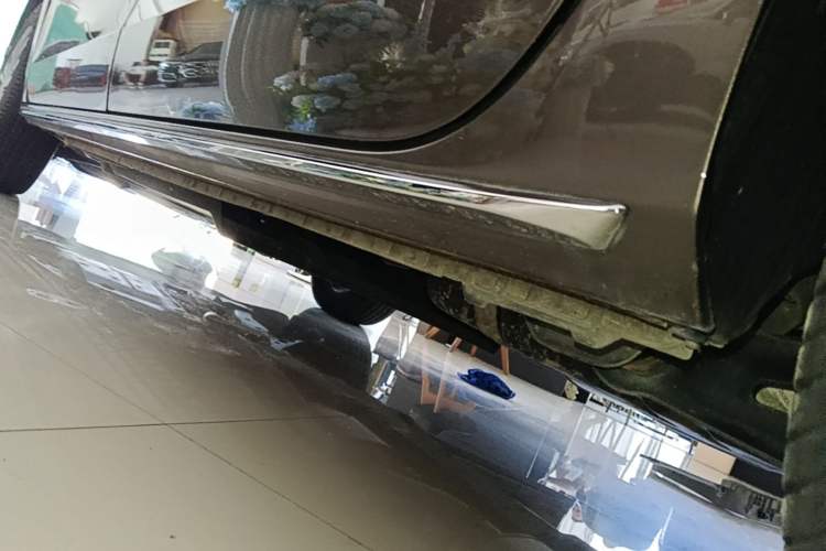 Used Buick GL8 2023 Land Executive Class Comfort Model Left Side Sill