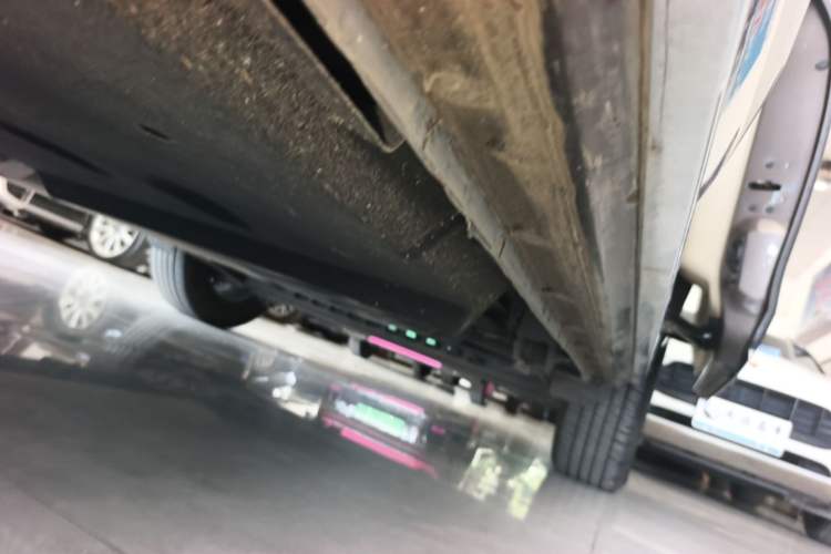 Used Buick GL8 2023 Facelifted Land Cruiser Executive Luxury Version Left Side Sill