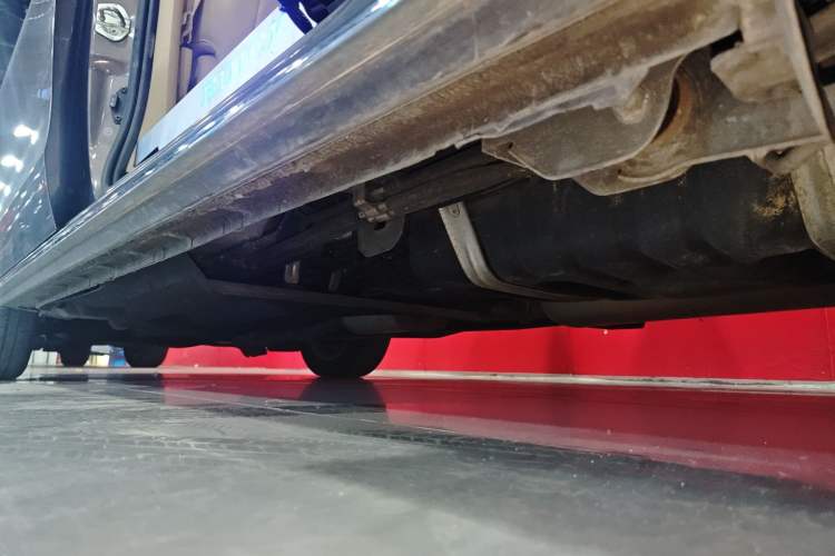 Used Buick GL8 2023 Facelifted Land Cruiser Executive Luxury Version Left Side Sill