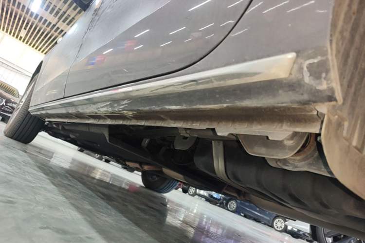Used Buick GL8 2023 Facelifted Land Cruiser Executive Luxury Version Left Side Sill