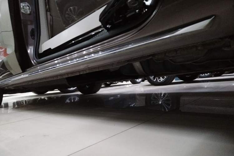 Used Buick GL8 2023 Land Executive Class Smart Enjoyment Model Left Side Sill