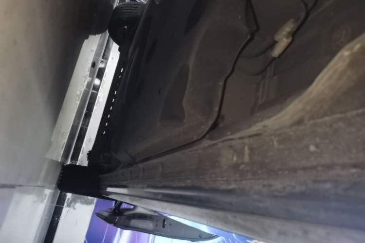 Used Buick GL8 2023 Land Executive Class Comfort Model Left Side Sill