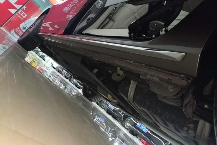 Used Buick GL8 2023 Land Executive Class Comfort Model Left Side Sill