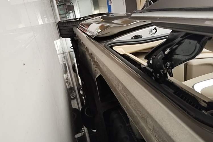 Used Buick GL8 2023 ES Lu Zun Luxury Edition and Yue Version Left Side Sill