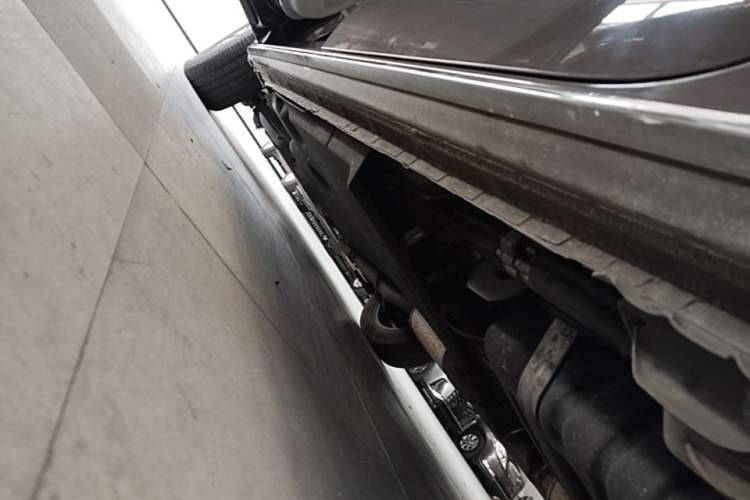 Used Buick GL8 2023 Land Executive Class Comfort Model Left Side Sill