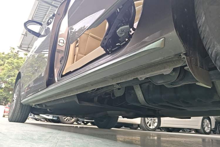 Used Buick GL8 2023 Land Executive Class 652T Luxury Model Left Side Sill