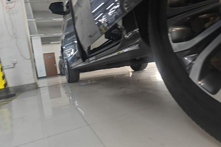 Used Buick GL8 2023 Facelifted Land Cruiser Executive Luxury Version Left Side Sill