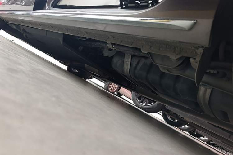Used Buick GL8 2023 Land Executive Class Comfort Model Left Side Sill