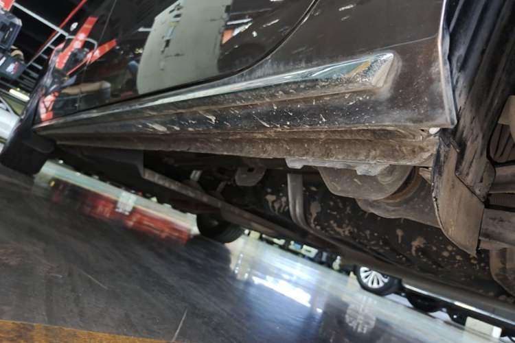 Used Buick GL8 2023 Land Executive Class Comfort Model Left Side Sill