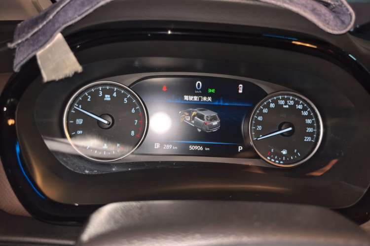 Used Buick GL8 2023 Land Executive Class Smart Enjoyment Model Odometer Close Up
