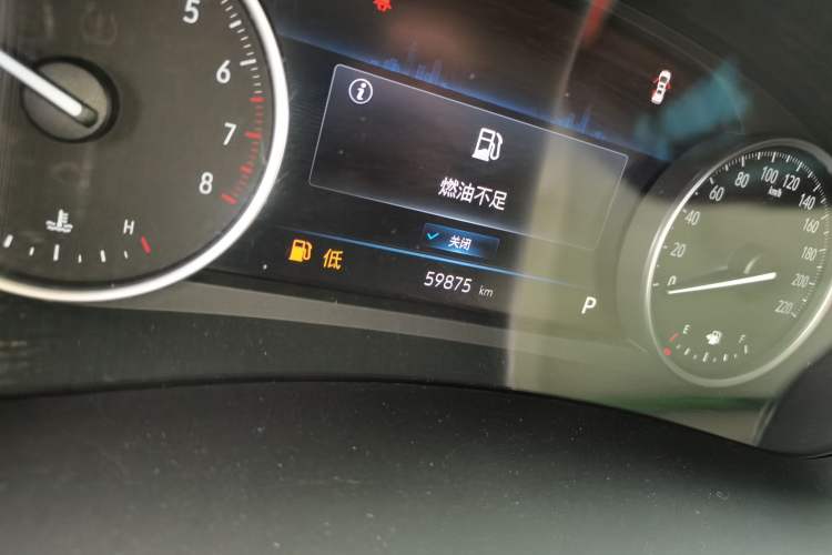 Used Buick GL8 2023 Land Executive Class Comfort Model Odometer Close Up