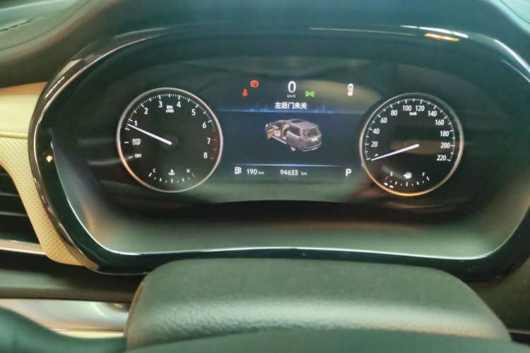 Used Buick GL8 2023 Facelifted Land Cruiser Executive Luxury Version Odometer Close Up