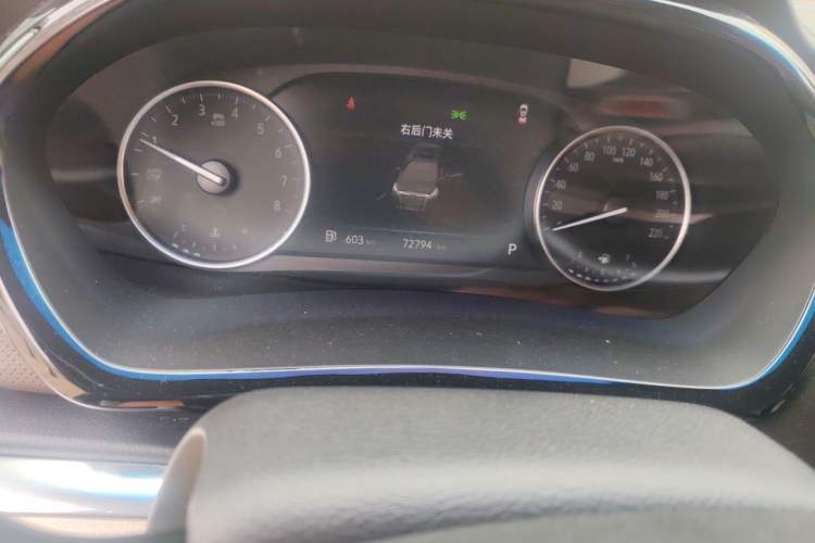 Used Buick GL8 2023 Land Executive Class Comfort Model Odometer Close Up