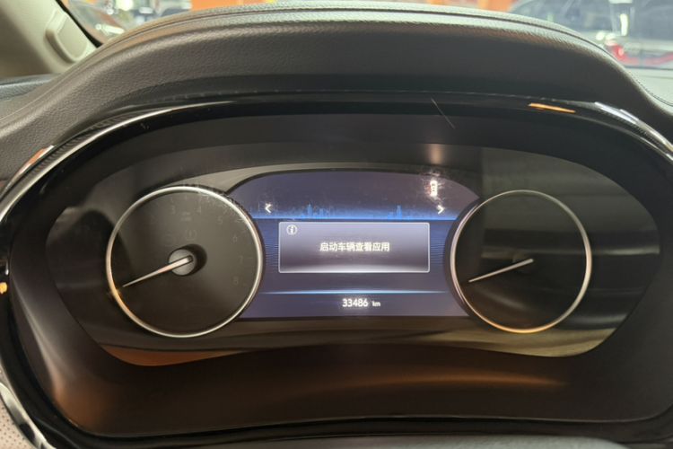 Used Buick GL8 2023 Land Executive Class Comfort Model Odometer Close Up