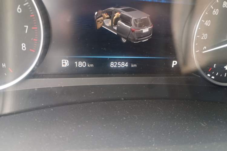 Used Buick GL8 2023 Land Executive Class Smart Enjoyment Model Odometer Close Up