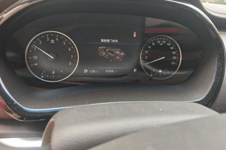 Used Buick GL8 2023 Land Executive Class Comfort Model Odometer Close Up