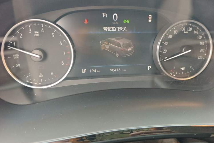 Used Buick GL8 2023 Land Executive Class Smart Enjoyment Model Odometer Close Up