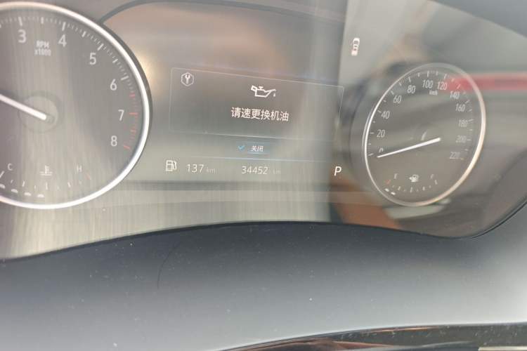 Used Buick GL8 2023 Land Executive Class Comfort Model Odometer Close Up