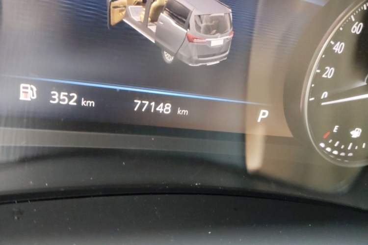 Used Buick GL8 2023 Facelifted Land Cruiser Executive Luxury Version Odometer Close Up