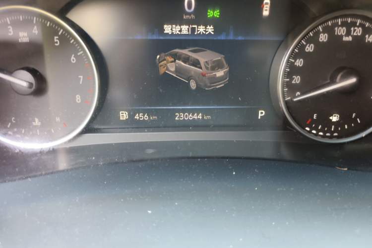 Used Buick GL8 2023 Land Executive Class Smart Enjoyment Model Odometer Close Up