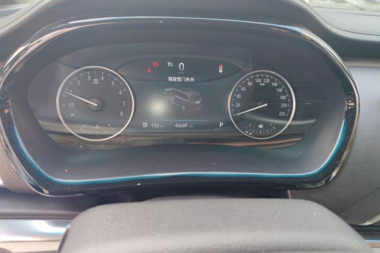 Used Buick GL8 2023 Land Executive Class Smart Enjoyment Model Odometer Close Up