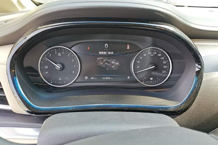 Used Buick GL8 2023 Land Executive Class 652T Luxury Model Odometer Close Up