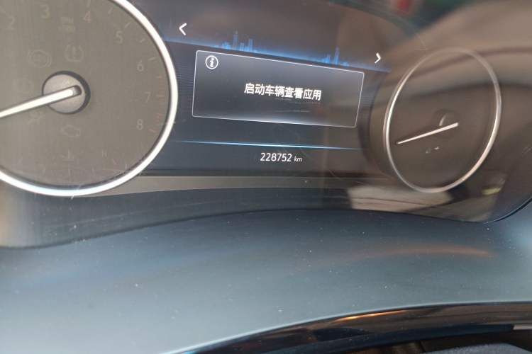 Used Buick GL8 2023 Land Executive Class Comfort Model Odometer Close Up