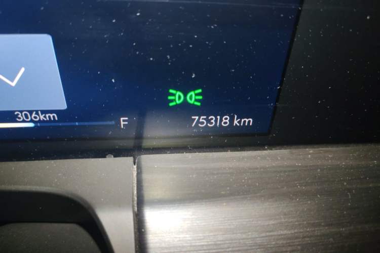 Used Buick GL8 2023 ES Lu Zun Luxury Model Odometer Close Up