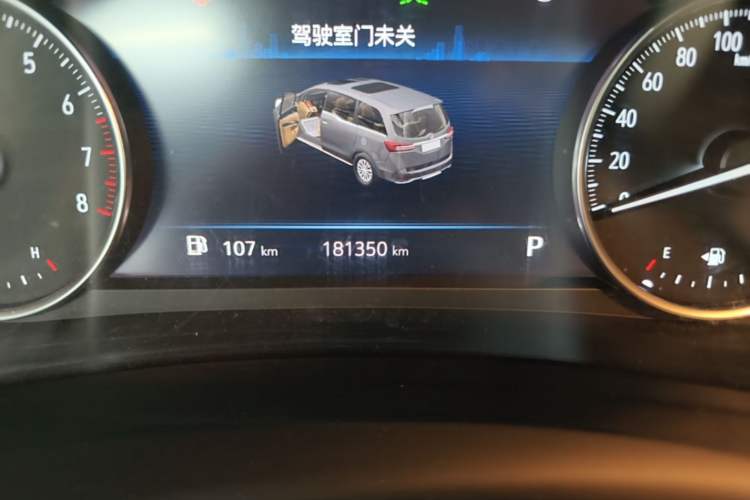 Used Buick GL8 2023 Facelifted Land Cruiser Executive Luxury Version Odometer Close Up
