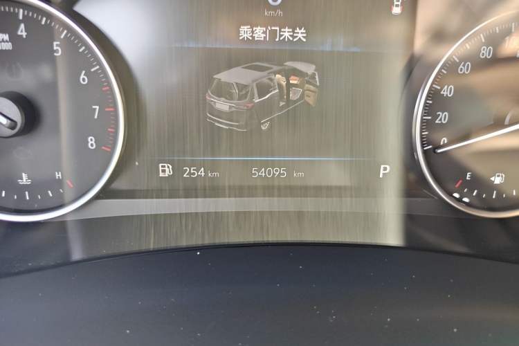 Used Buick GL8 2023 Land Executive Class 652T Luxury Model Odometer Close Up