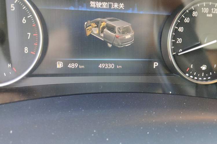 Used Buick GL8 2023 Land Executive Class Comfort Model Odometer Close Up