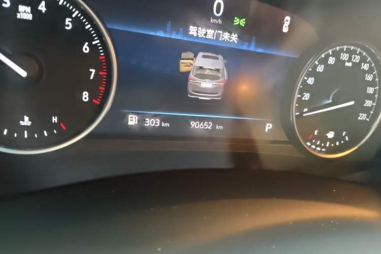Used Buick GL8 2023 Land Executive Class 652T Luxury Model Odometer Close Up