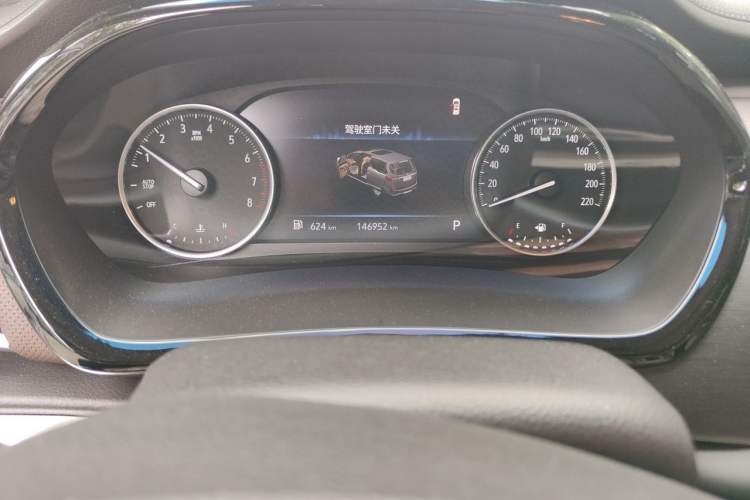 Used Buick GL8 2023 Land Executive Class Smart Enjoyment Model Odometer Close Up
