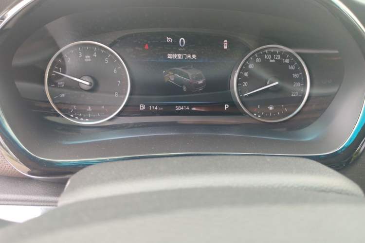 Used Buick GL8 2023 Land Executive Class Smart Enjoyment Model Odometer Close Up