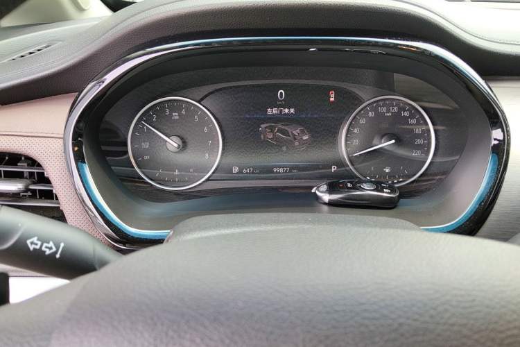 Used Buick GL8 2023 Land Executive Class Smart Enjoyment Model Odometer Close Up