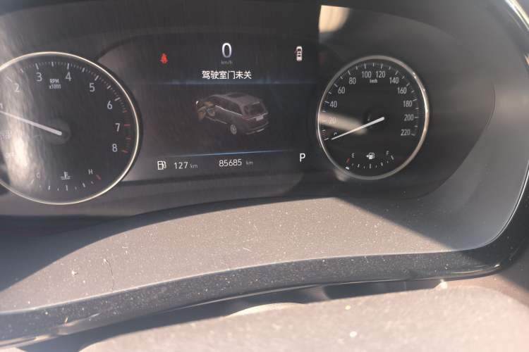 Used Buick GL8 2023 Land Executive Class Smart Enjoyment Model Odometer Close Up