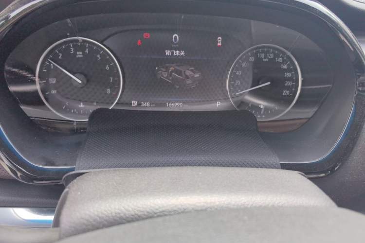 Used Buick GL8 2023 Land Executive Class Smart Enjoyment Model Odometer Close Up