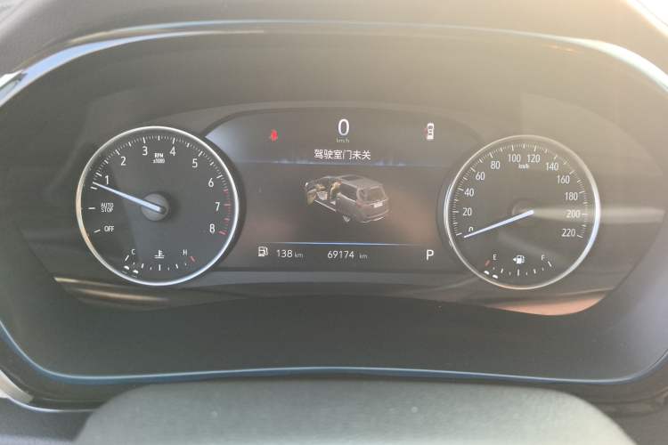 Used Buick GL8 2023 Facelifted Land Cruiser Executive Luxury Version Odometer Close Up