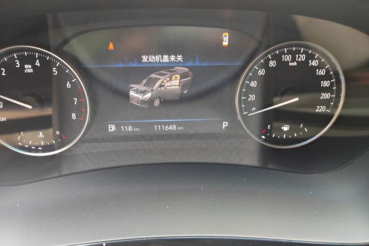 Used Buick GL8 2023 Facelifted Land Cruiser Executive Luxury Version Odometer Close Up