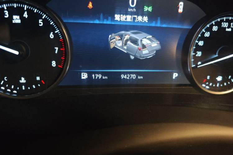 Used Buick GL8 2023 Facelifted Land Cruiser Executive Luxury Version Odometer Close Up