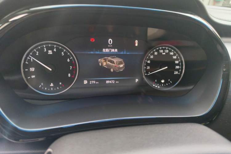 Used Buick GL8 2023 Land Executive Class Comfort Model Odometer Close Up