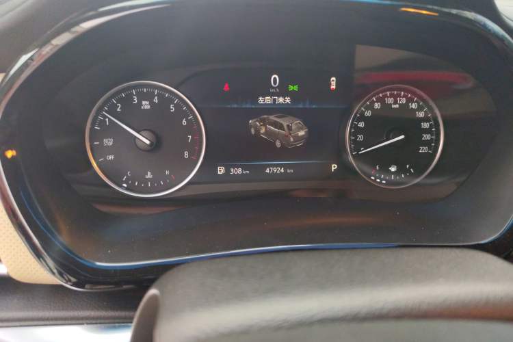 Used Buick GL8 2023 Facelifted Land Cruiser Executive Luxury Version Odometer Close Up