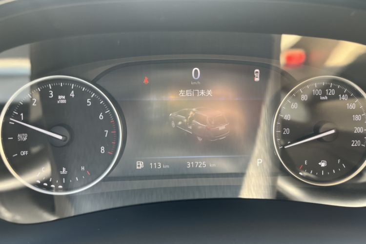Used Buick GL8 2023 Facelifted Land Cruiser Executive Luxury Version Odometer Close Up