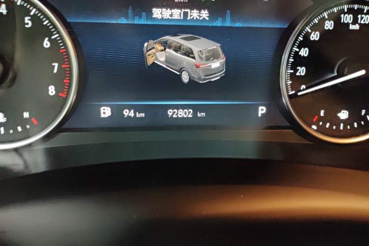 Used Buick GL8 2023 Facelifted Land Cruiser Executive Luxury Version Odometer Close Up