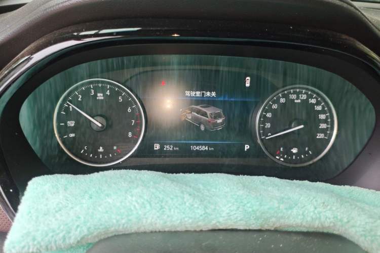 Used Buick GL8 2023 Land Executive Class Smart Enjoyment Model Odometer Close Up