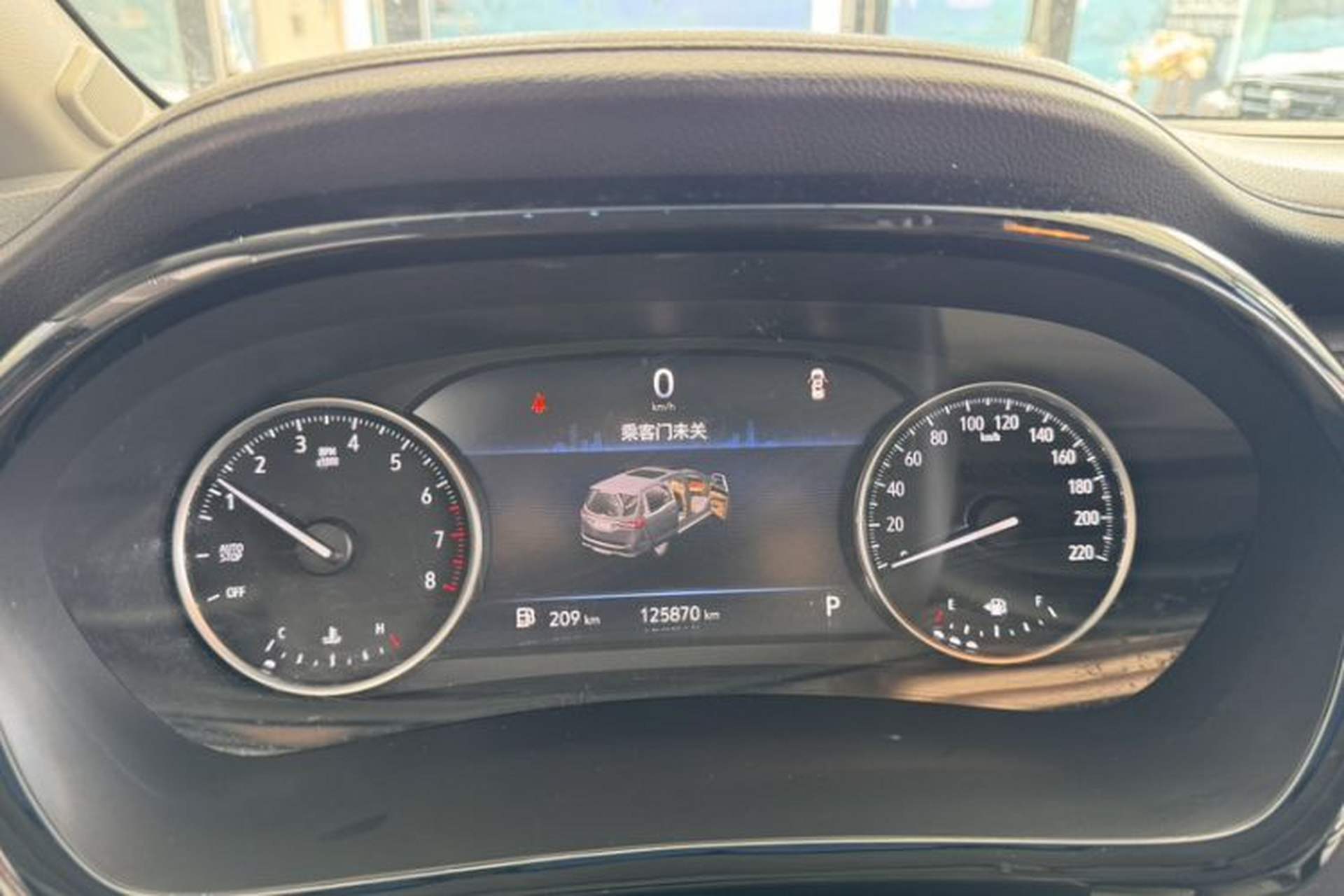 Used Buick GL8 2023 Land Executive Class Smart Enjoyment Model Odometer Close Up